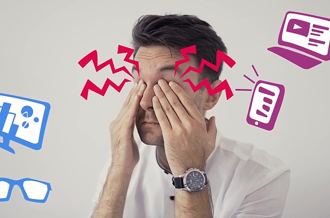 Espacio de trabajo organizado con iluminación natural